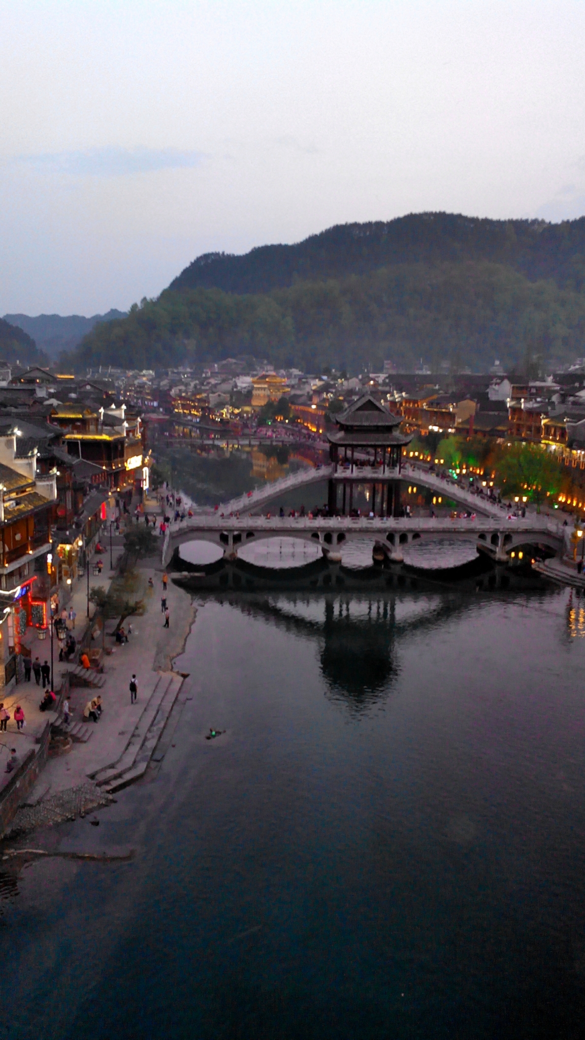 湖南韵致，风霜智者之地，历史与文化交融散文